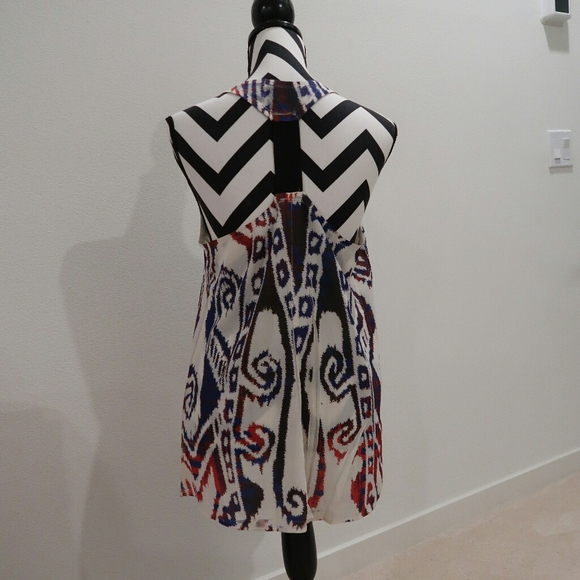 Printed Sleeveless Top - Picture 2 of 7